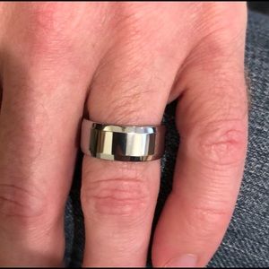 Tungsten Men’s Size 9 9mm Beveled Wedding Band